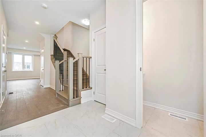 Property Photo: 20 Jellicoe Court ON L9A 4T1