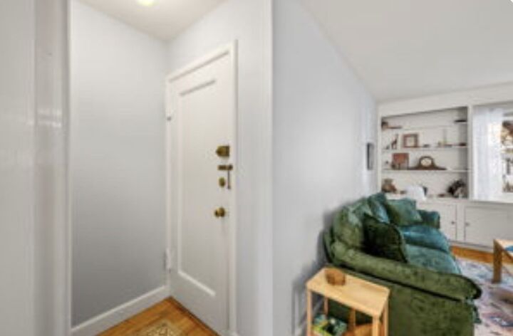 Property Photo:  5 Alton Ct 1  MA 02446 