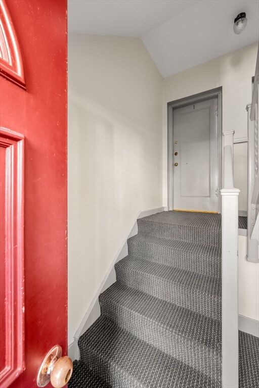 Property Photo:  5 Alton Ct 1  MA 02446 