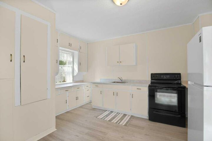 Property Photo:  5812 52 Avenue  AB T4N 4K4 