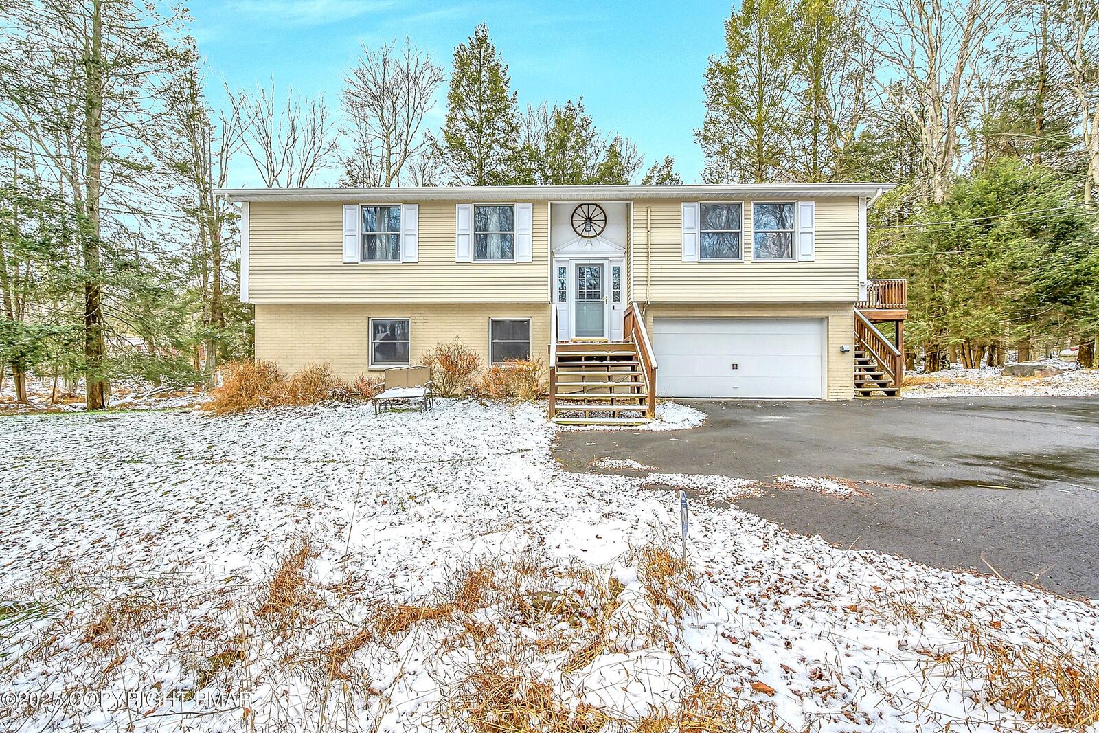 Property Photo: 903 Sir Lionel Court PA 18347