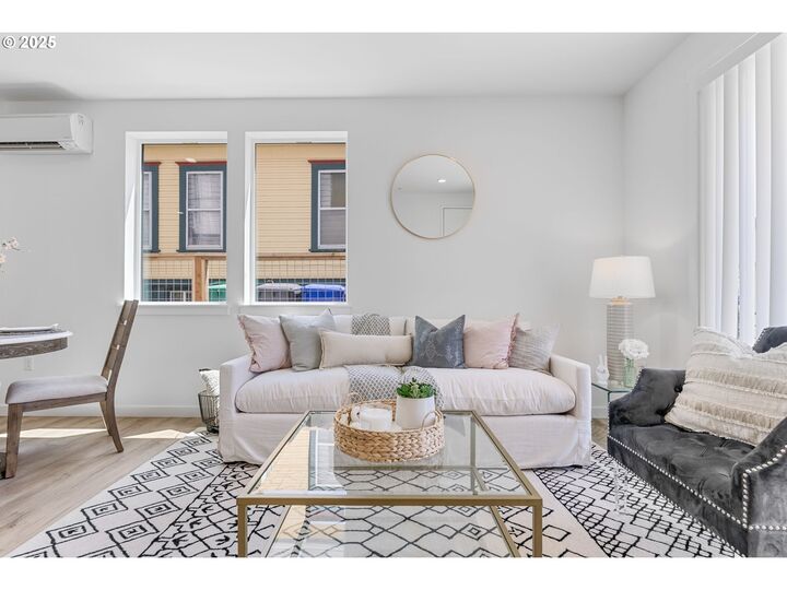 Property Photo:  121 N Going St 202  OR 97217 