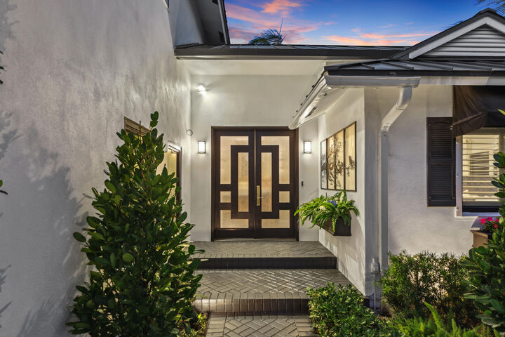 Property Photo:  125 Marlin Drive  FL 33435 