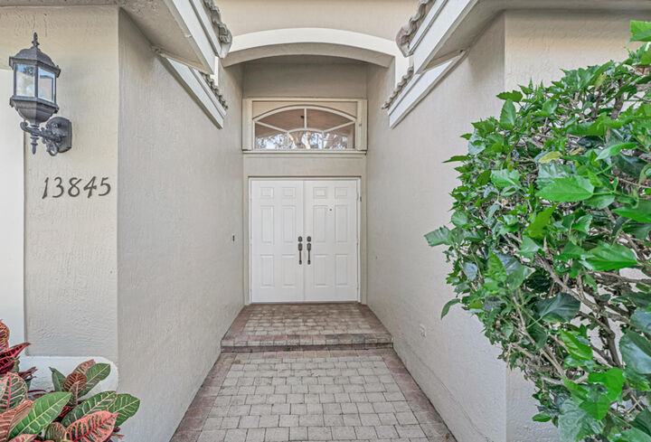 Property Photo:  13845 Via Tivoli  FL 33446 