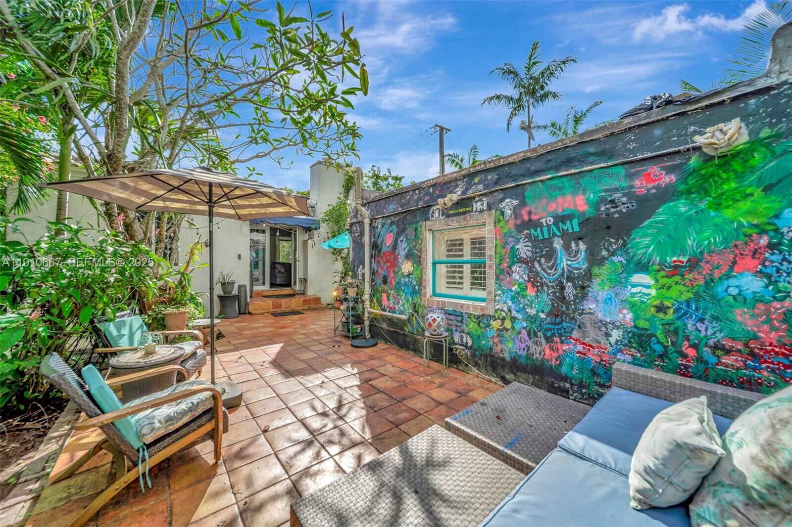 Property Photo:  619 NE 87th St  FL 33138 