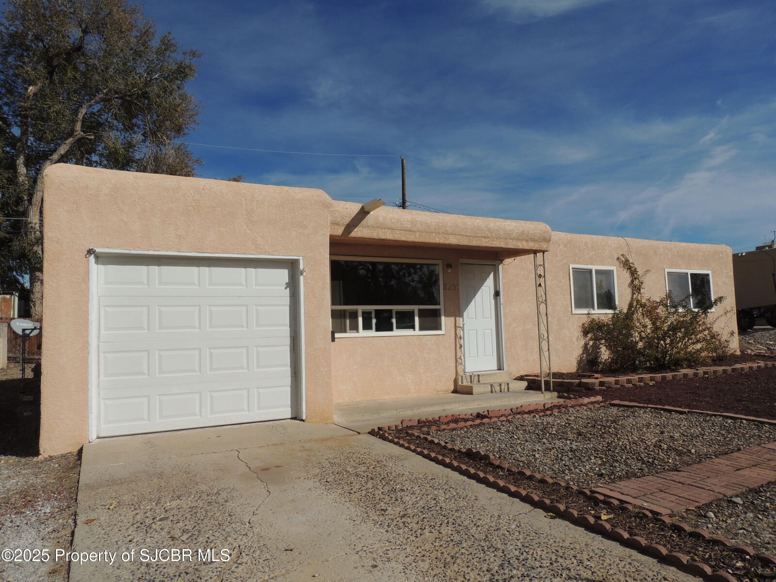 Property Photo: 3206 Edgecliff Drive NM 87402