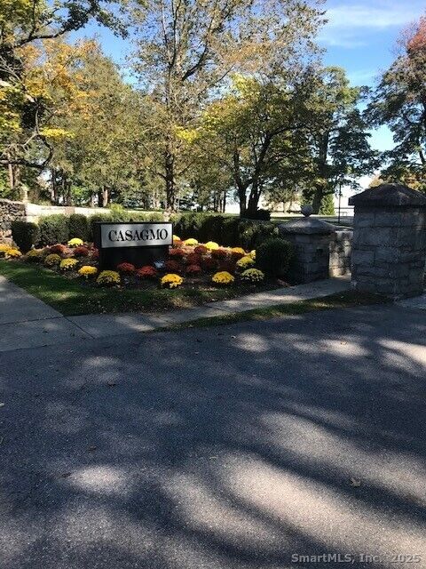 Property Photo: 8 Stebbins Close 8 CT 06877