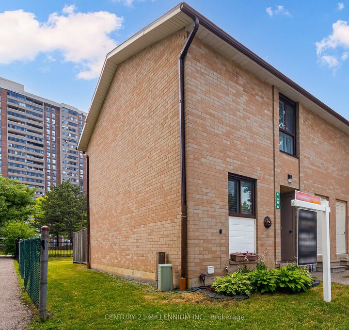 Property Photo: 56 Fleetwood Crescent 85 ON L6T 2E5