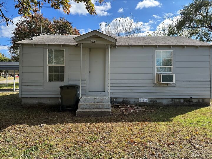 Property Photo:  501 W Elm Street  OK 74434 