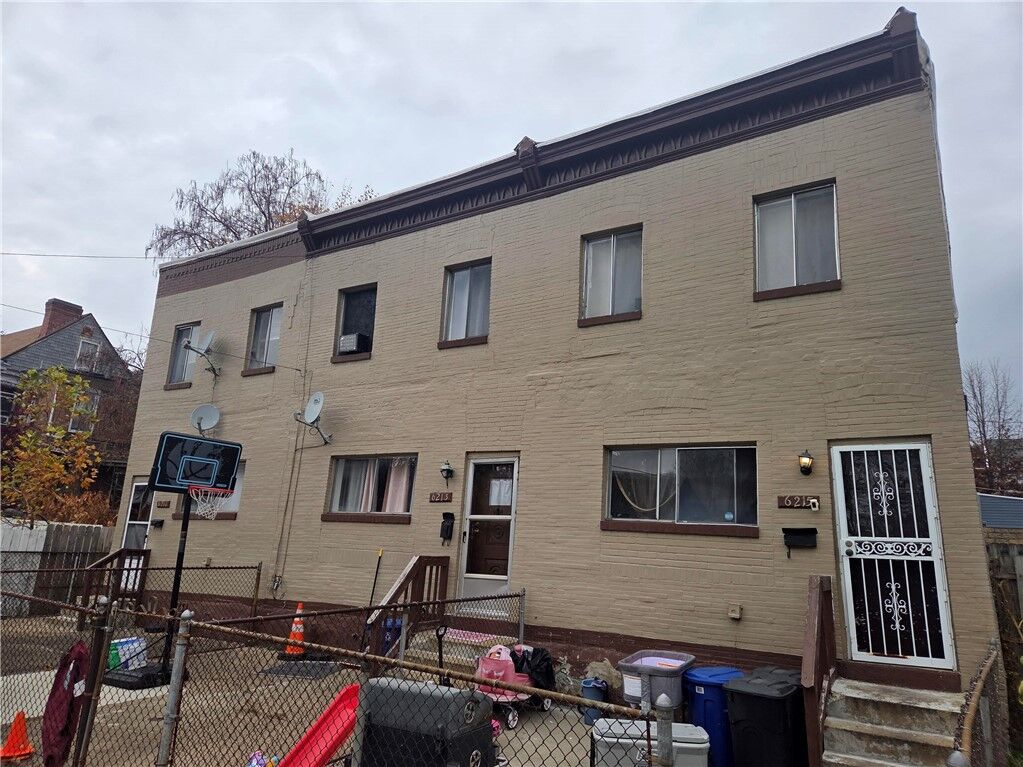 Property Photo: 6215 Huntress St PA 15206