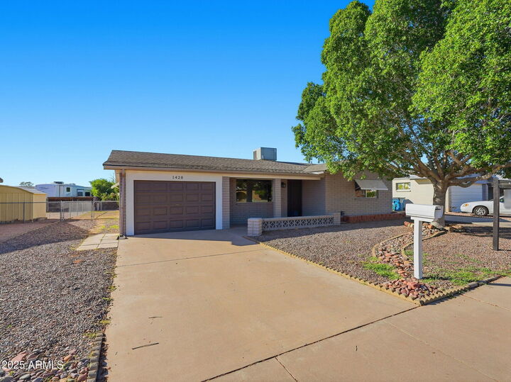 Property Photo:  1428 S Palo Verde Drive  AZ 85120 