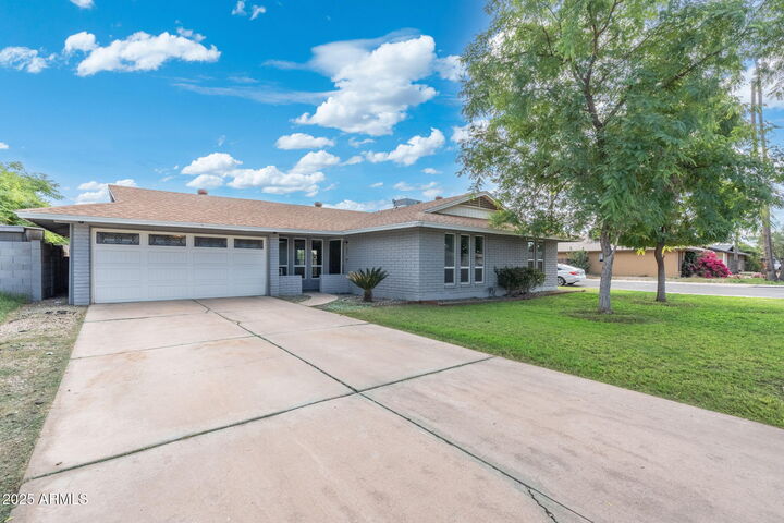 Property Photo:  17 S Cholla Street  AZ 85233 