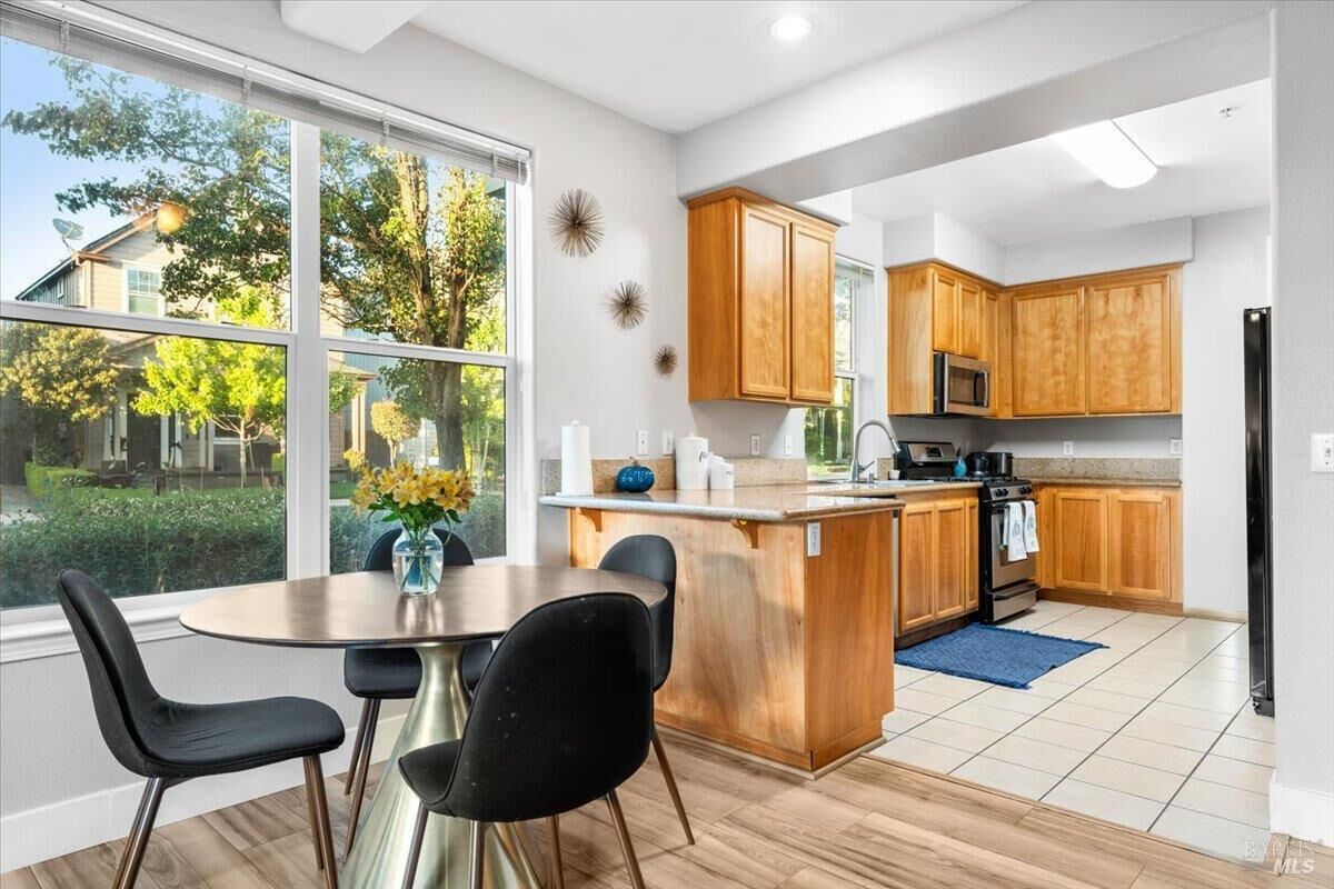 Property Photo:  950 Campoy Street 101  CA 95407 