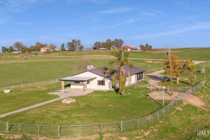 Property Photo:  15662 Highway 65  CA 93250 