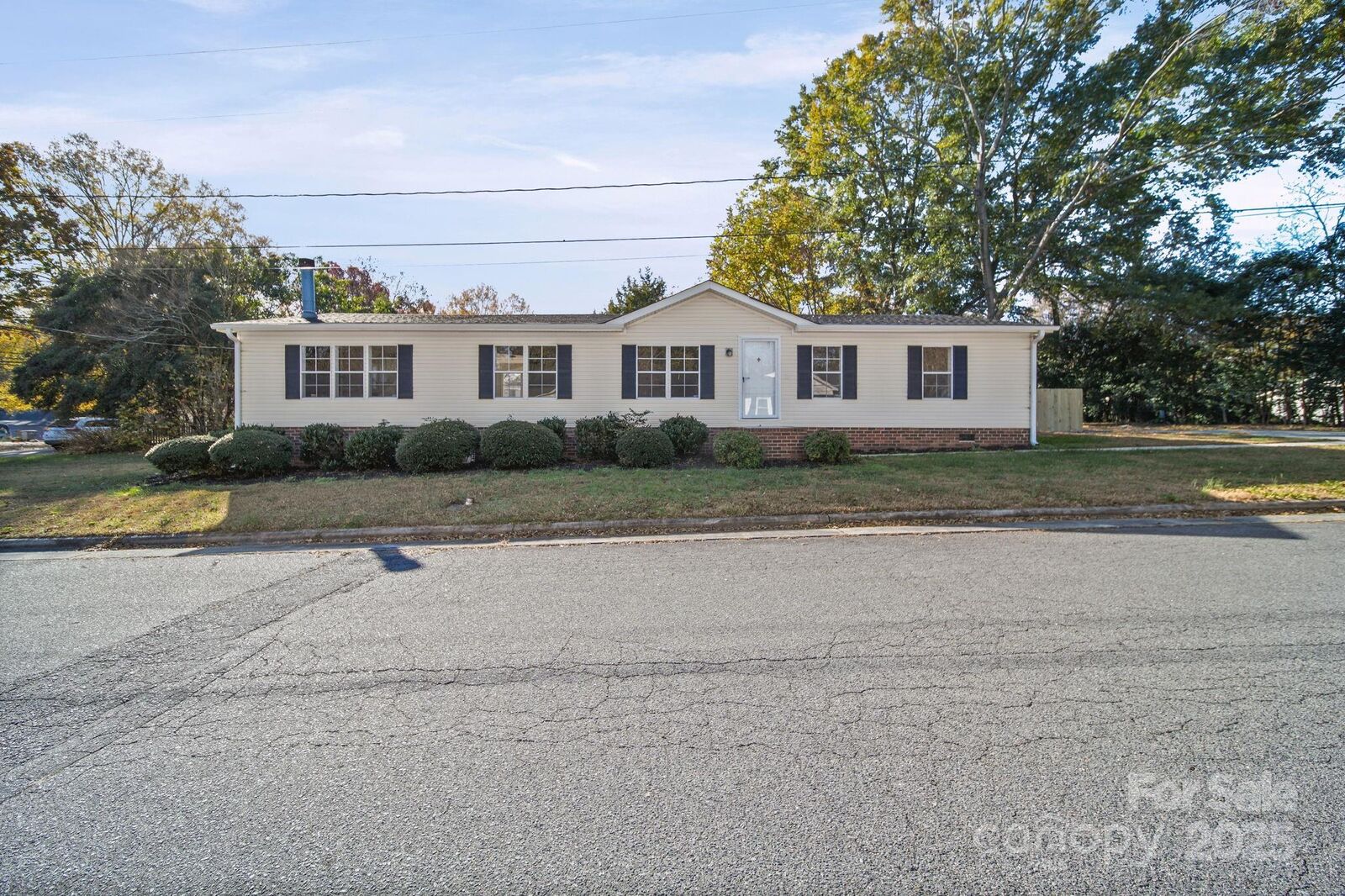 Property Photo: 2008 Woodlawn Street NC 28083