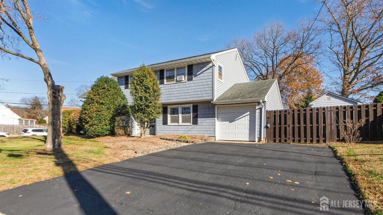 Property Photo:  52 Greenbrook Road  NJ 08846 