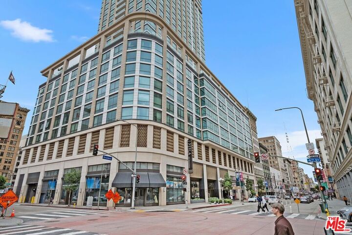 Property Photo: 400 S Broadway CA 90013