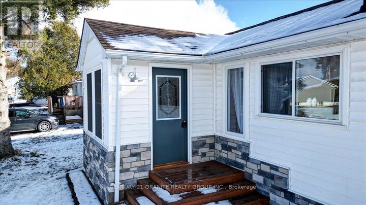 Property Photo:  3 Larch Street  ON K0L 1M0 