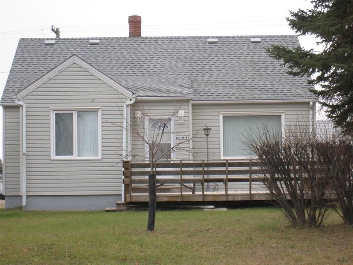 Property Photo: 301 9th Avenue South MB R0L 1Z0