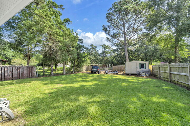 Property Photo:  1512 E Ponderosa Road  FL 32547 