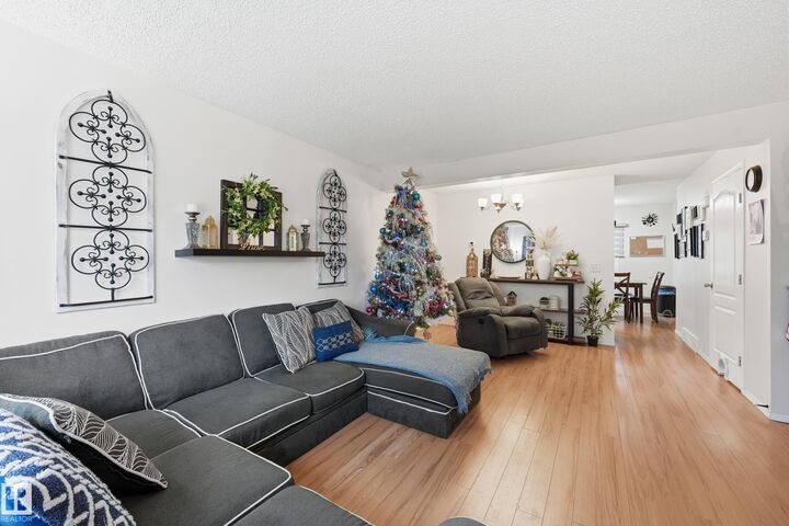 Property Photo:  18423 95A Avenue NW  AB T5T 3V7 