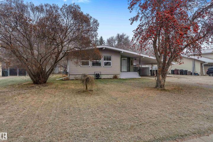 Property Photo:  519 McLeod Avenue  AB T7X 3A3 