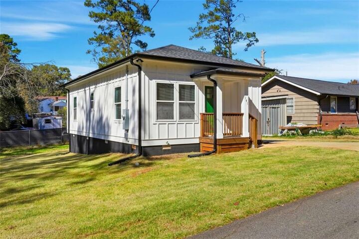 Property Photo:  141 Kentucky Circle  GA 30605 