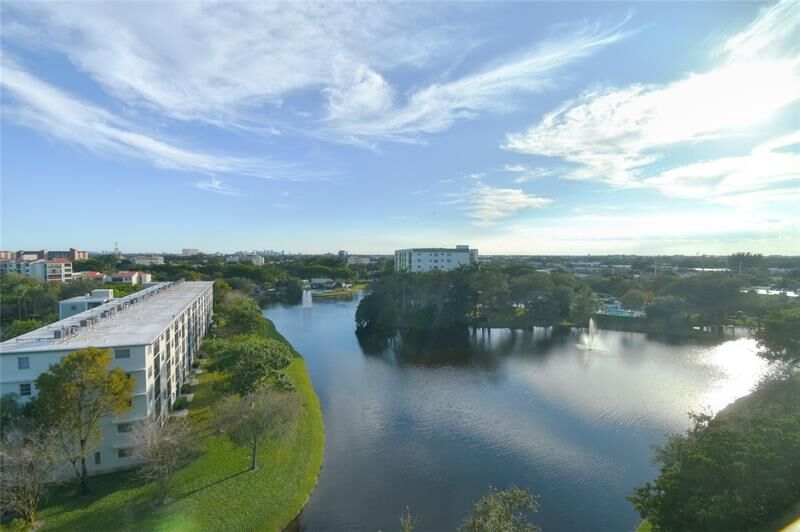 Property Photo:  2238 N Cypress Bend Dr 902  FL 33069 