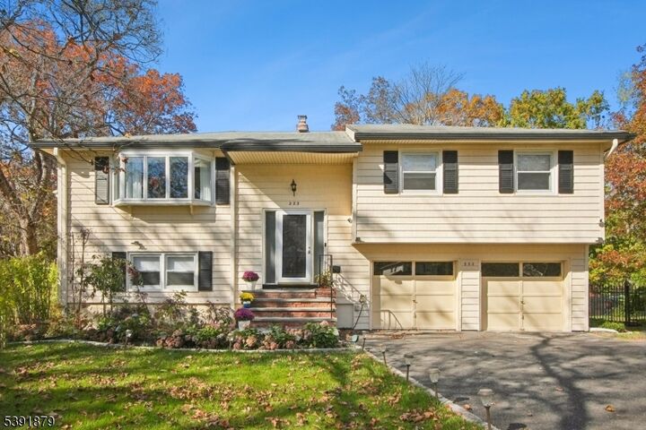 223 Chaucer Dr  Berkeley Heights Twp. NJ 07922 photo