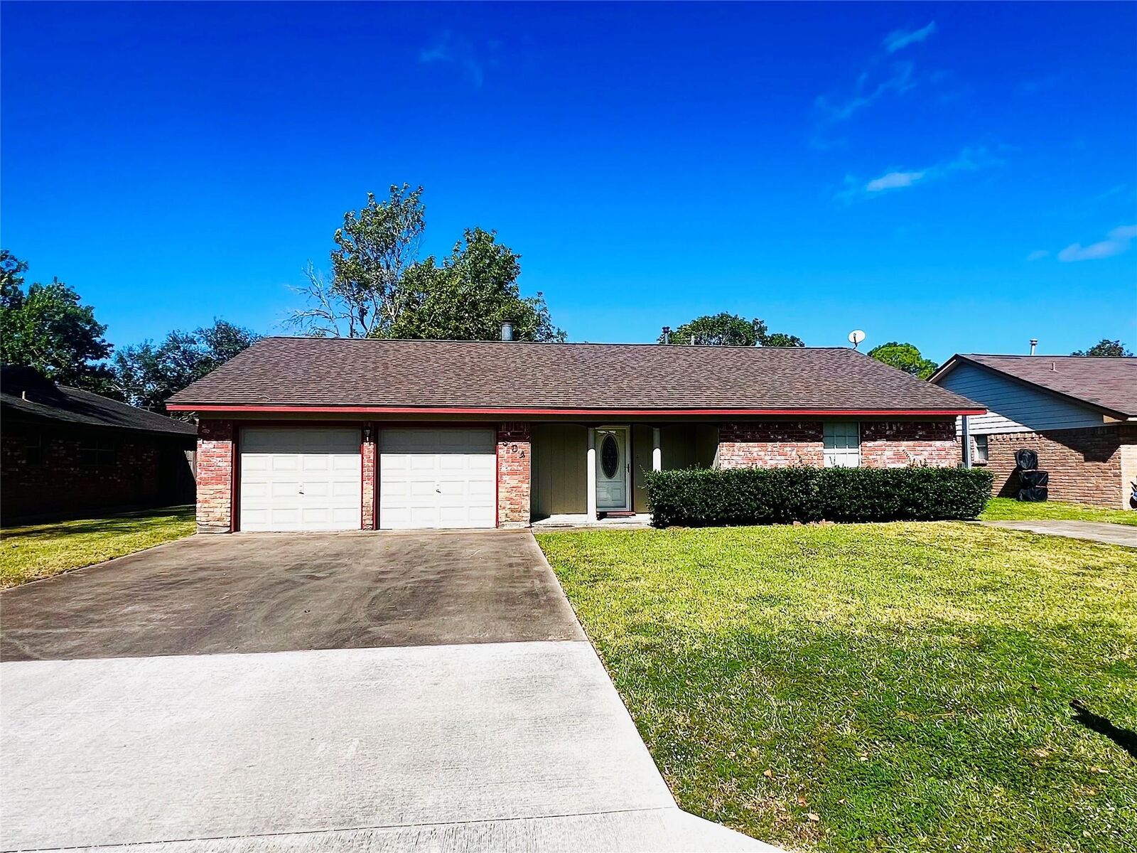 Property Photo: 304 S Yaupon Street TX 77566