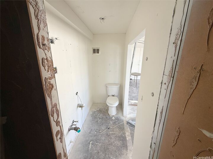 Property Photo:  425 Ena Road 5D  HI 96815 