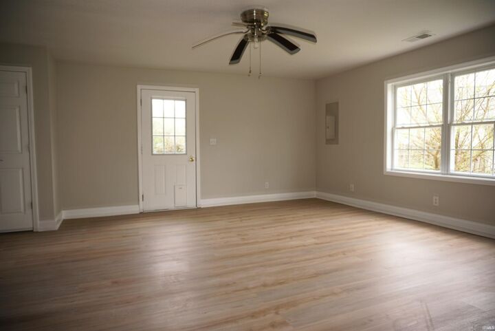 Property Photo: 4020 N Fourth Avenue IN 47711