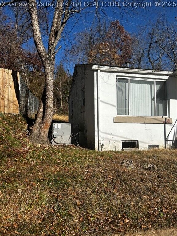 Property Photo:  1842 Oakridge Drive B  WV 25311 