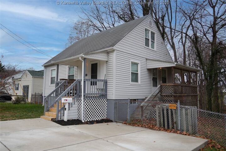 Property Photo:  1009 Village Drive  WV 25309 