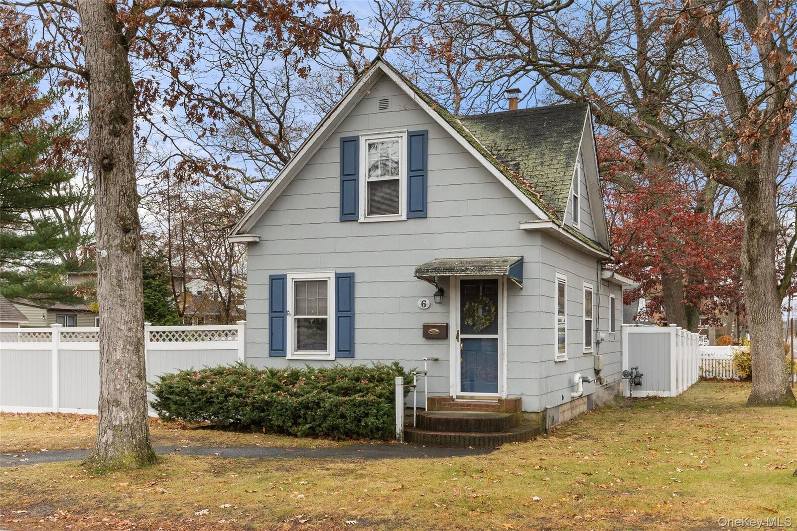 Property Photo: 6 Dunwoodie Avenue NY 11795