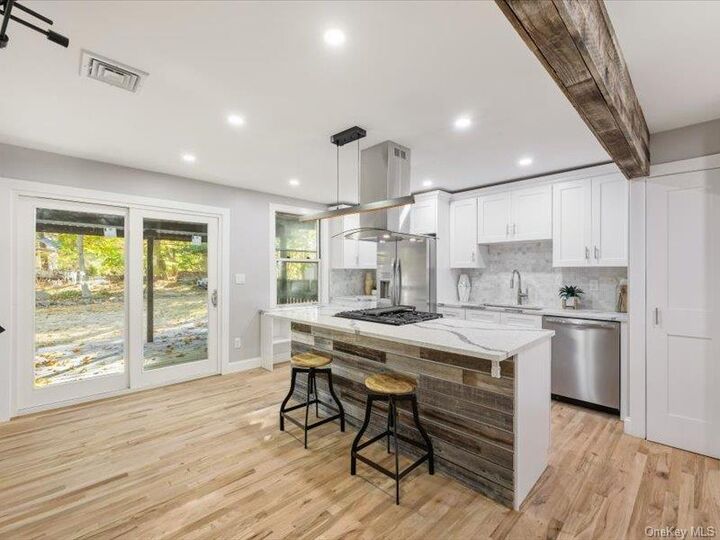 Property Photo:  6 Winnetou Road  NY 10603 