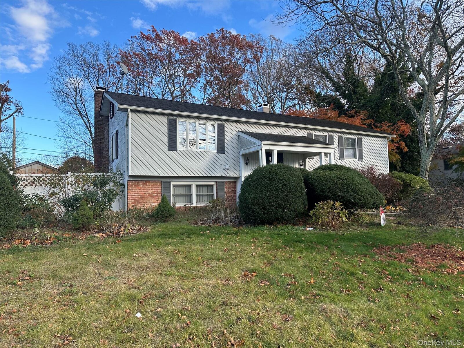 Property Photo:  27 Wedgewood Drive  NY 11727 