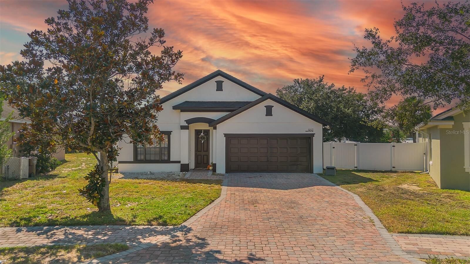 Property Photo:  907 Bridgeford Crossing Boulevard  FL 33837 