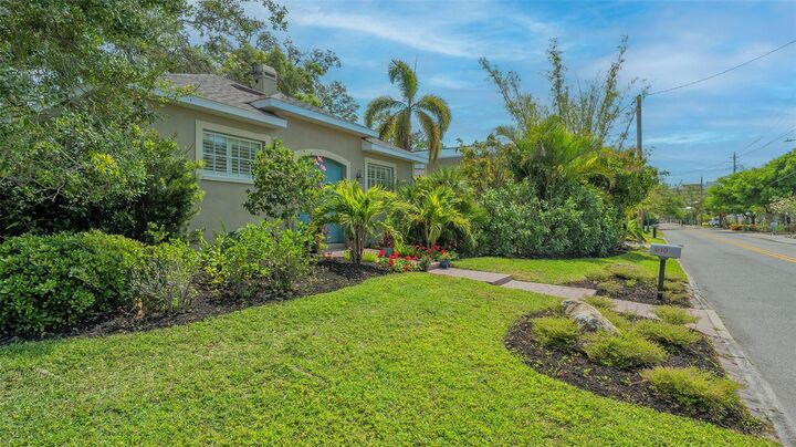 Property Photo:  640 N Osprey Avenue  FL 34236 
