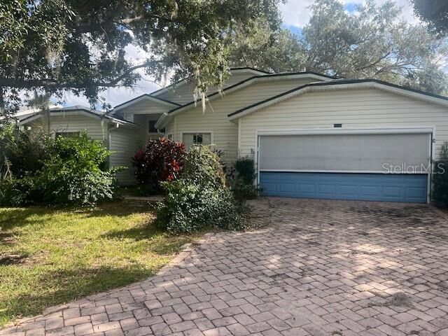 Property Photo: 5042 Desoto Way FL 34748
