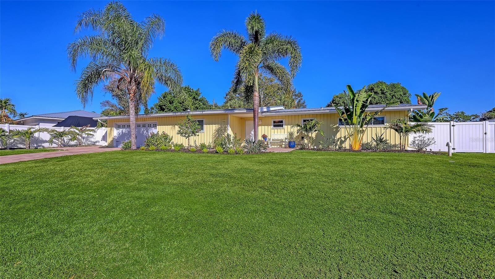 Property Photo: 2525 Hibiscus Street FL 34239