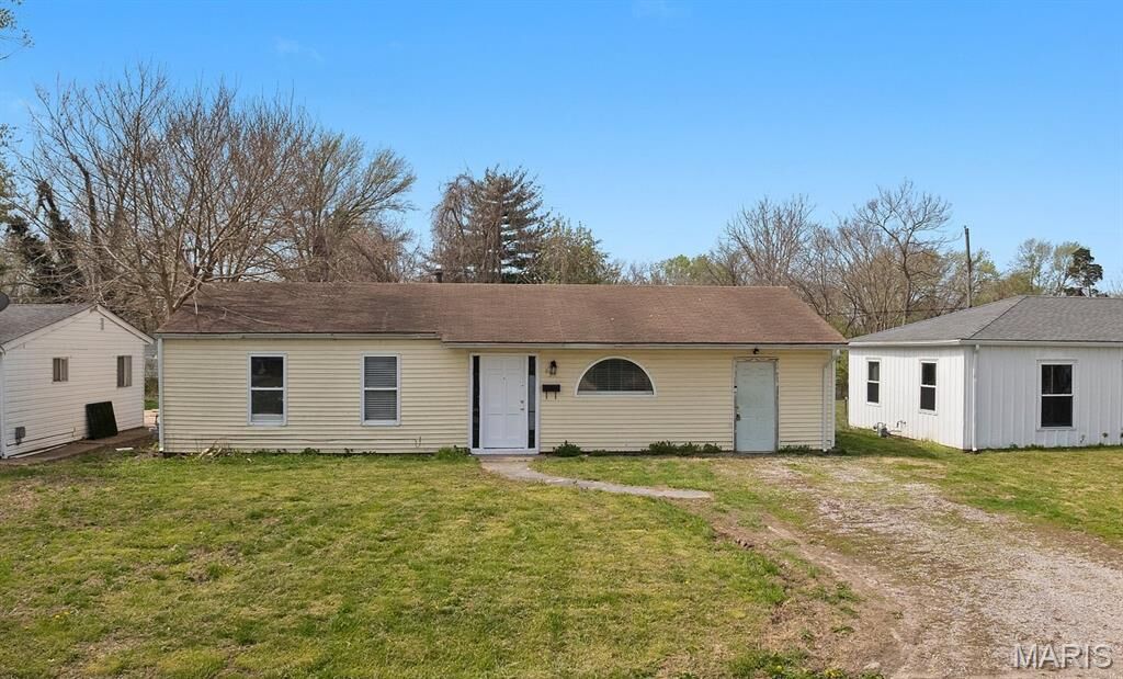 Property Photo:  47 E Adams Drive  IL 62206 