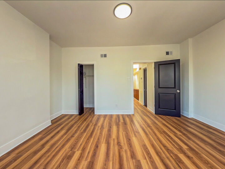 Property Photo: 4925 S Champlain Avenue 2 IL 60615