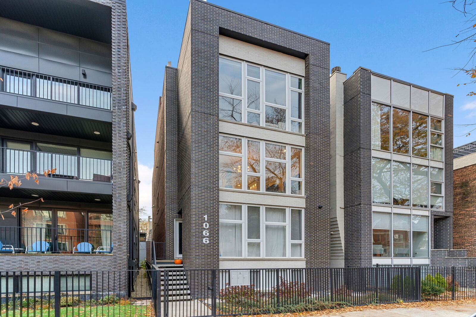 Property Photo: 1066 N Paulina Street 2 IL 60622