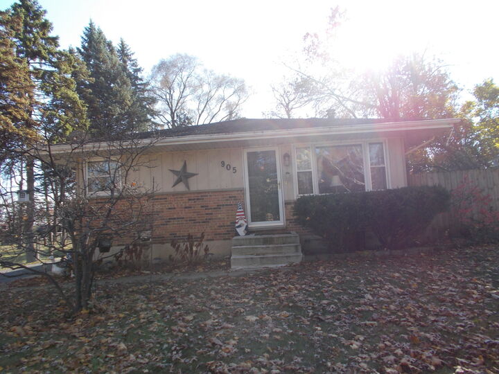 Property Photo:  905 Winthrop Court  IL 60099 