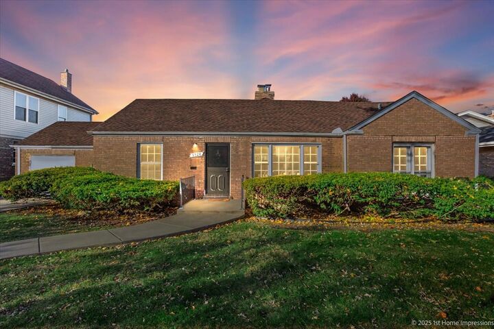 Property Photo:  9524 S Francisco Avenue  IL 60805 