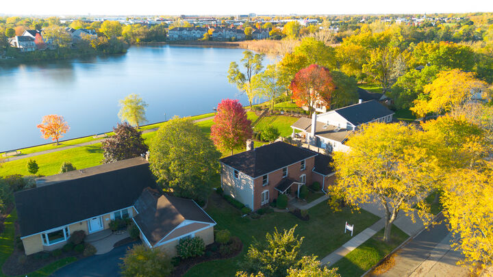 Property Photo:  1057 W Peregrine Drive  IL 60067 