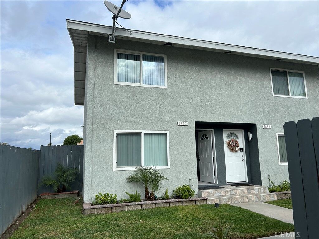 Property Photo: 1678 W Bonnie View CA 92376