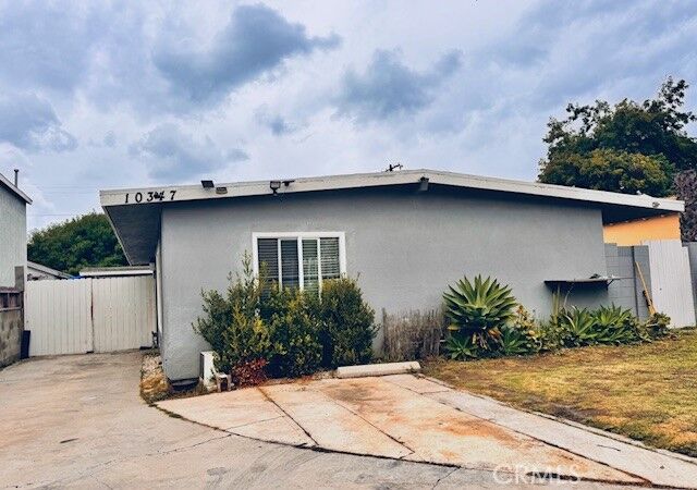 Property Photo: 10347 Kalmia Street CA 90002