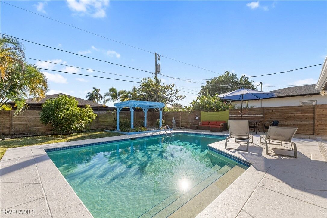 Property Photo:  604 110th Avenue N  FL 34108 